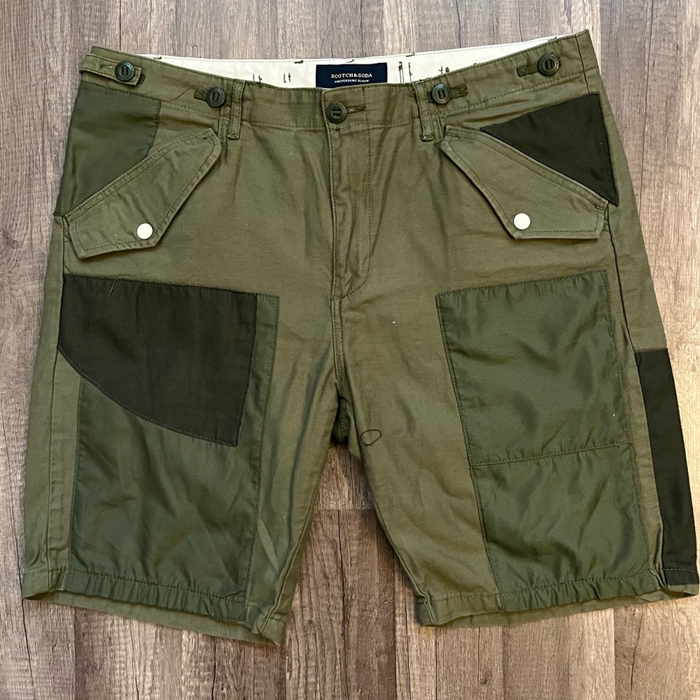 SCOTCH & SODA Men’s Green Cargo Shorts
No size
Probably size 36 or 38?
